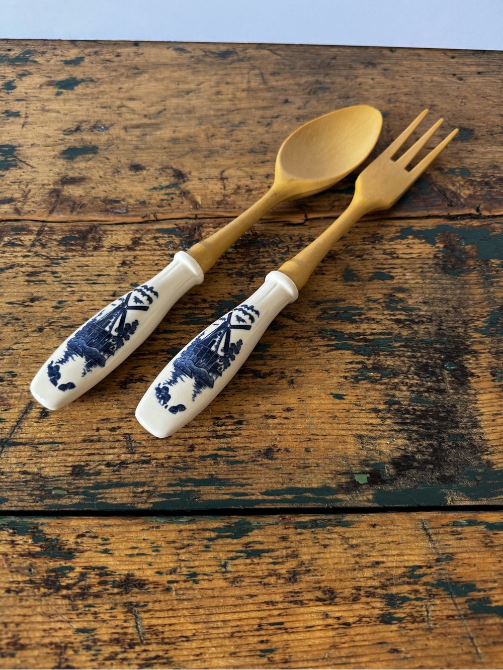 Blue & White Porcelain Handle Wooden Salad Serving Set